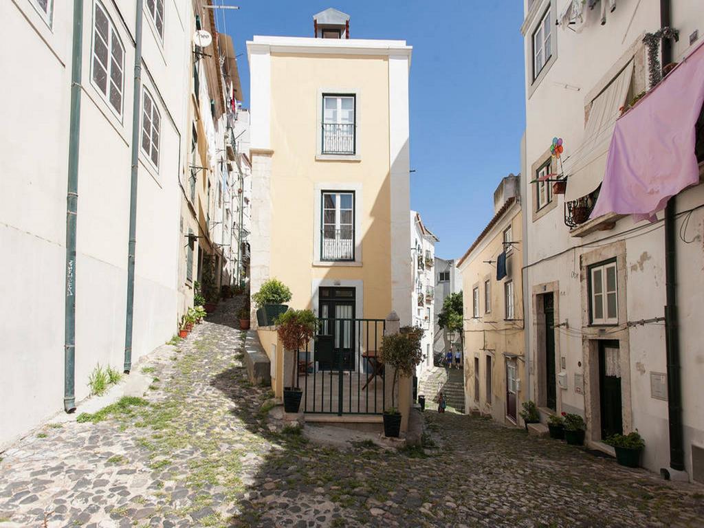 Patio Alfama Apartment Lisbon Bagian luar foto